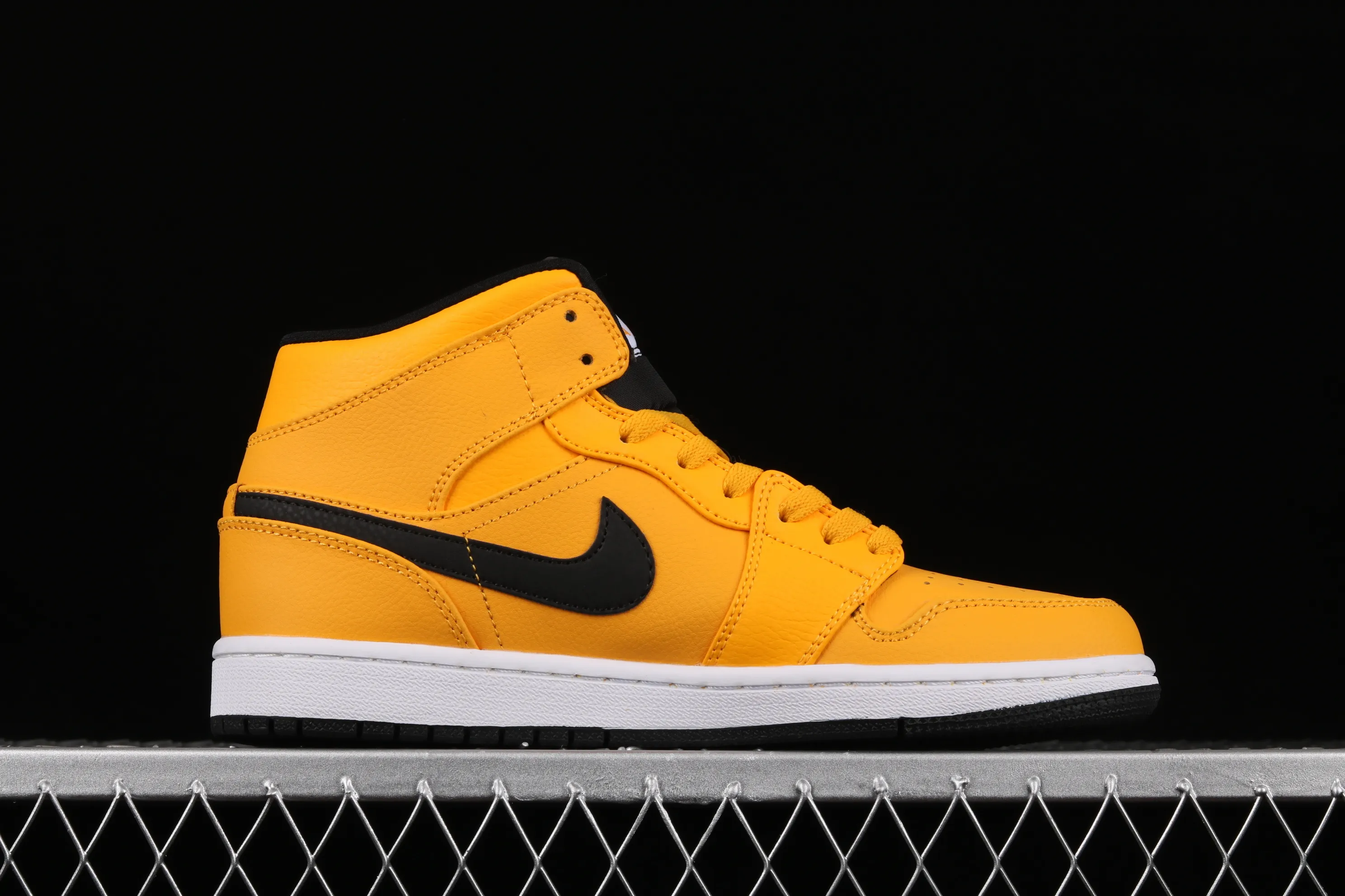 All Categories Air Jordan Jordan Series Basketball Shoes Air Jordan 1 Mid Air Jordan 1 Mid "Black and Yellow Little New Love" Taxi Color 554724-700